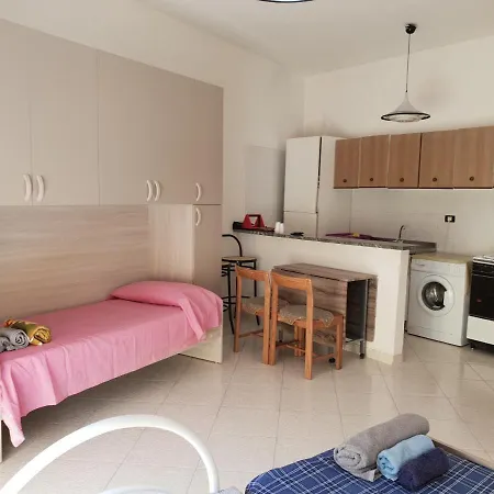 Monolocale La Reggia Apartament *
